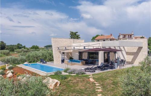 Three-bedroom Holiday Home In Novigrad