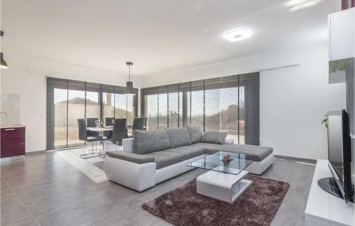 Three-bedroom Holiday Home In Novigrad
