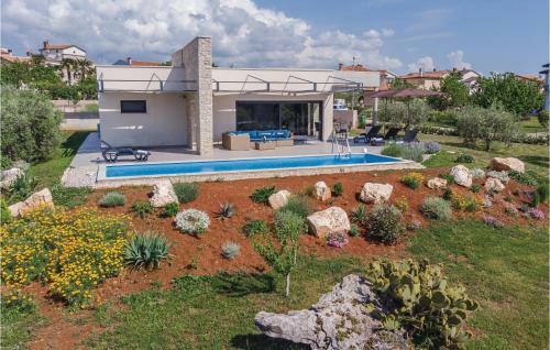 Three-bedroom Holiday Home In Novigrad