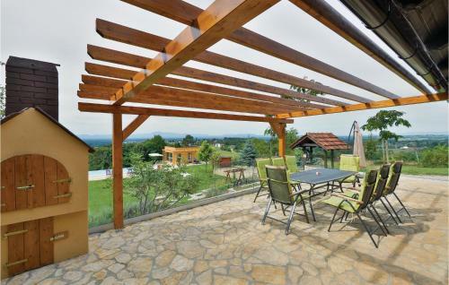 Three-bedroom Holiday Home In Dragoslavec