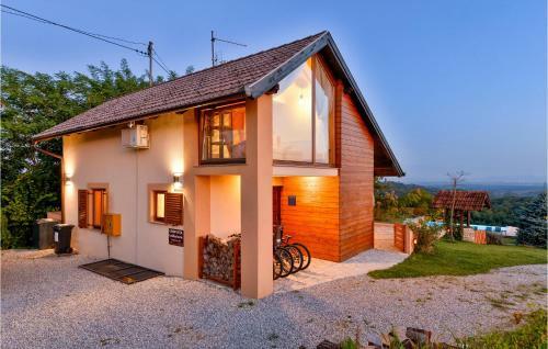 Three-bedroom Holiday Home In Dragoslavec
