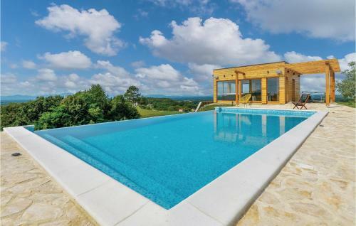 Three-bedroom Holiday Home In Dragoslavec