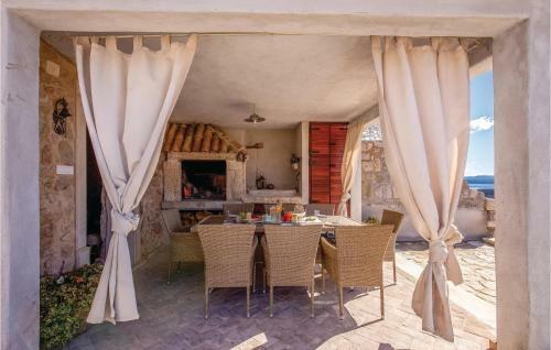 Three-bedroom Holiday Home In Grmani