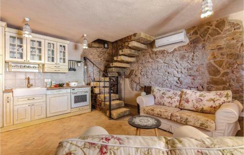 Three-bedroom Holiday Home In Grmani