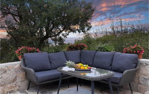 Three-bedroom Holiday Home In Grmani