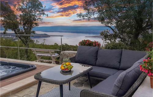Three-bedroom Holiday Home In Grmani