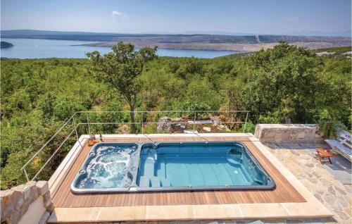 Three-bedroom Holiday Home In Grmani
