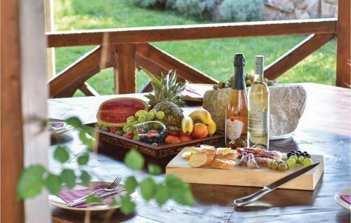 Three-bedroom Holiday Home In Ljut
