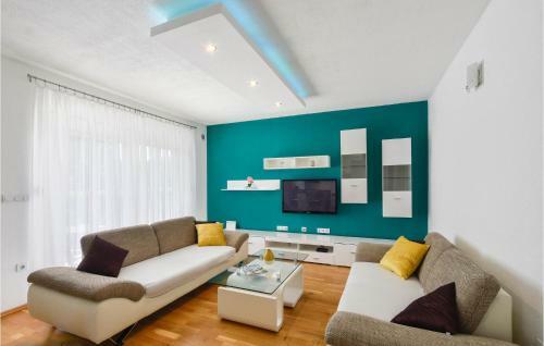 Three-bedroom Holiday Home In Lucane