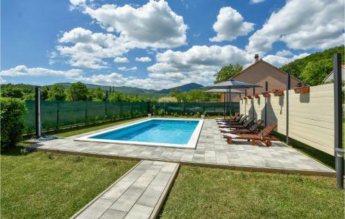 Three-bedroom Holiday Home In Lucane