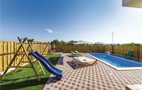 Three-bedroom Holiday Home In Kakma