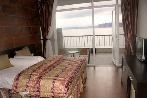 Tiara Bunga Hotel & Villa