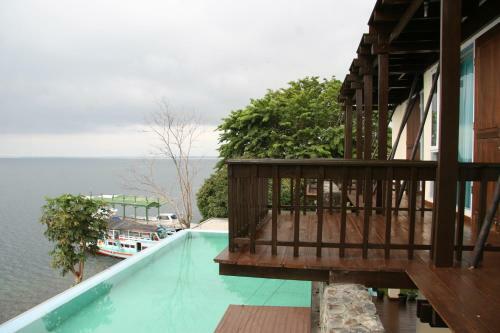 Tiara Bunga Hotel & Villa
