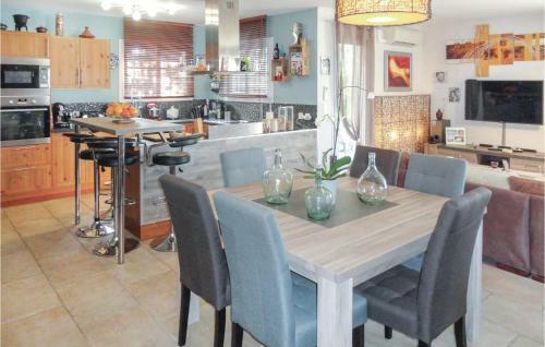 Three-bedroom Holiday Home In Campagnan