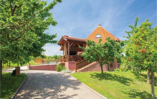 Three-bedroom Holiday Home In Nasice