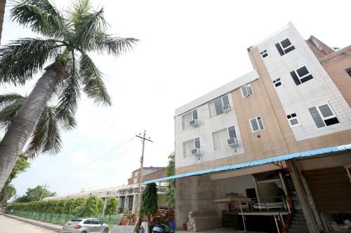 Oyo 13368 Hotel Gold Star