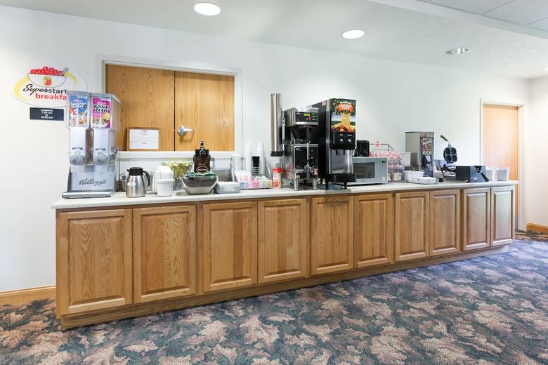 Hotel Super 8 By Wyndham Alma