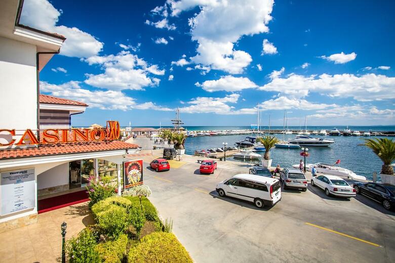 Hotel Palace Marina Dinevi