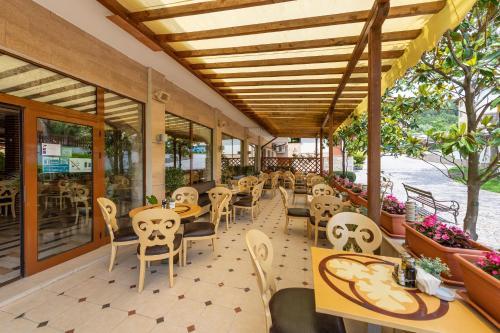 Hotel Garden Of Eden Complex