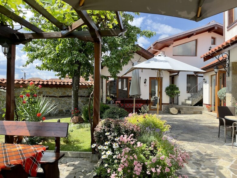 Hostal Iliikova House