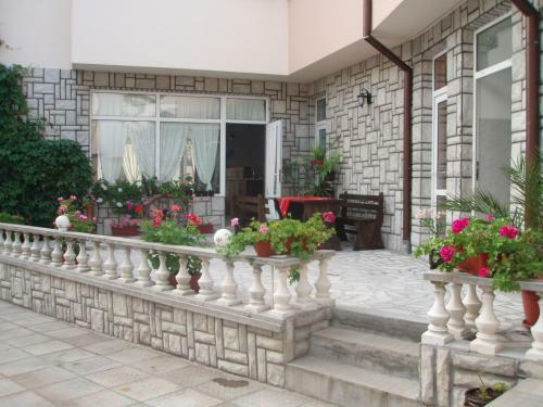 Hostal Mania Guest House