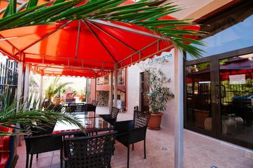 Red Iguana Hotel