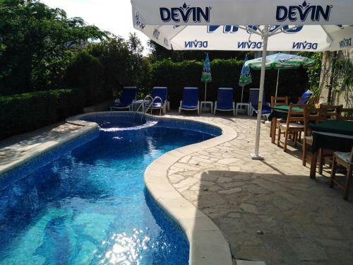 Yuzhni Noshti Hotel