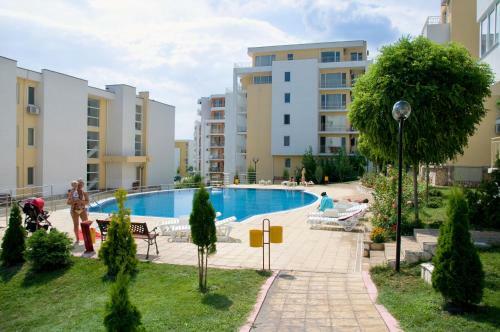 Crown And Imperial Fort Apartments