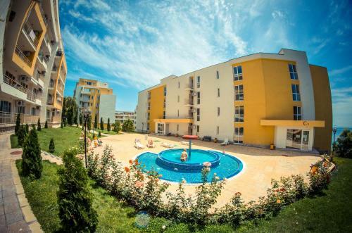 Aparthotel Crown Fort Club