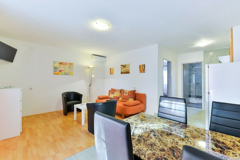Apartments Lojan