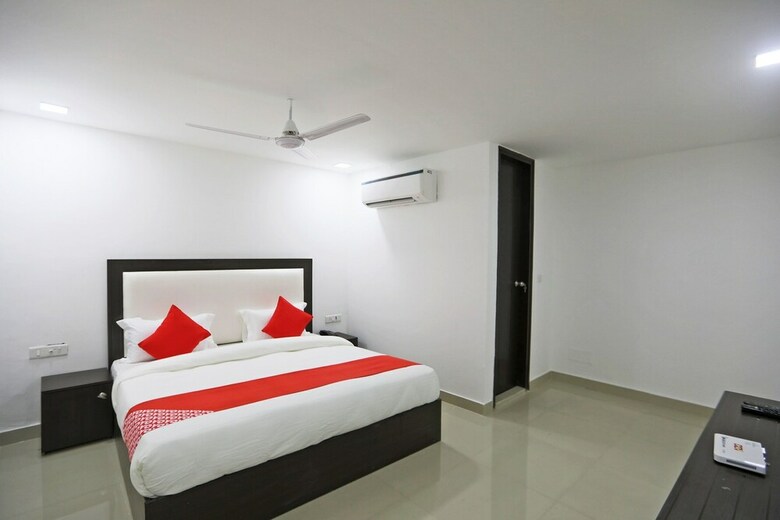 Hotel Oyo 48664 Gour White House