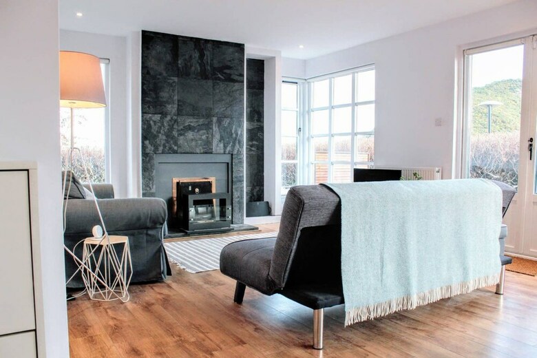 Beautiful Home With Castle Views And Garden And Parking