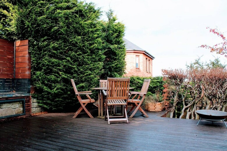 Beautiful Home With Castle Views And Garden And Parking