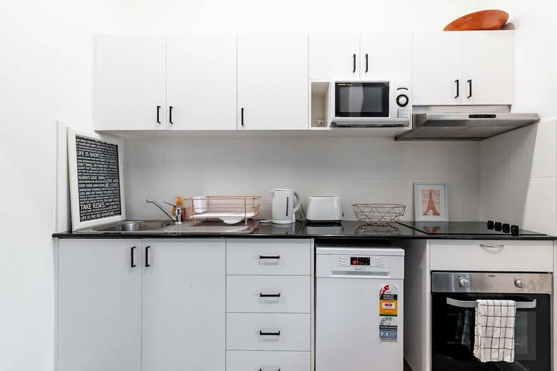 Spacious Woolloomooloo Apartment In Great Location