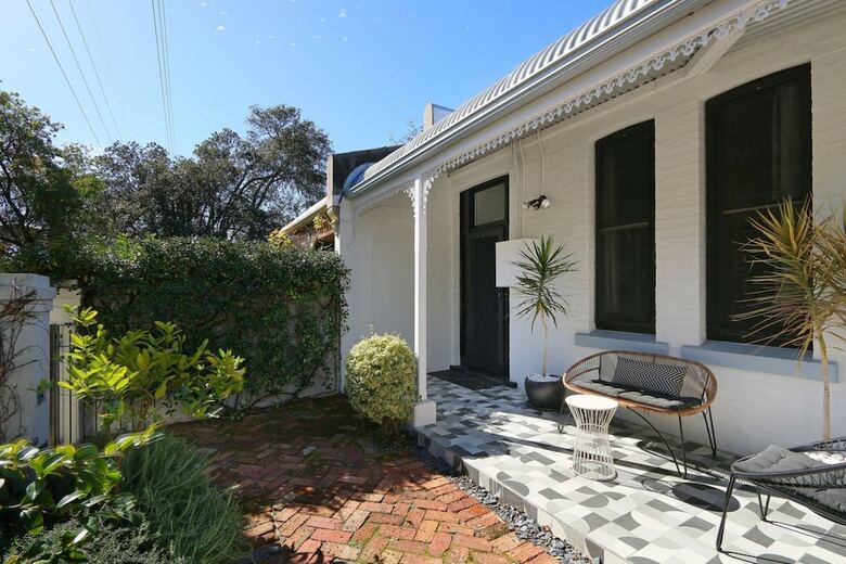 Designer 2 Bedroom House With Garden In Northbridge
