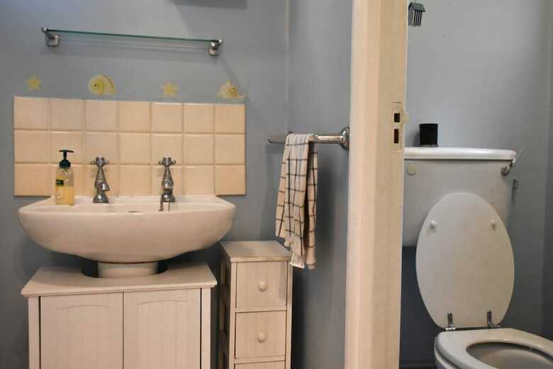 Bright And Spacious 1 Bedroom Apartment