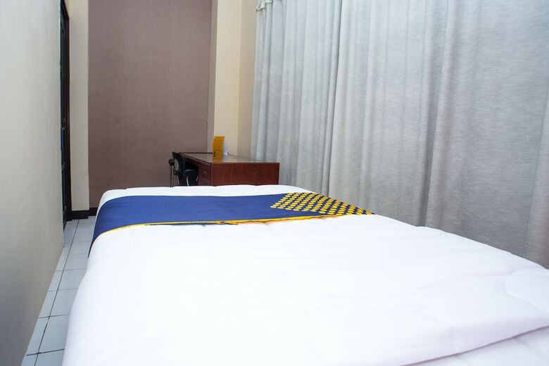 Hostal Capital O 2205 Hotel 3 Intan