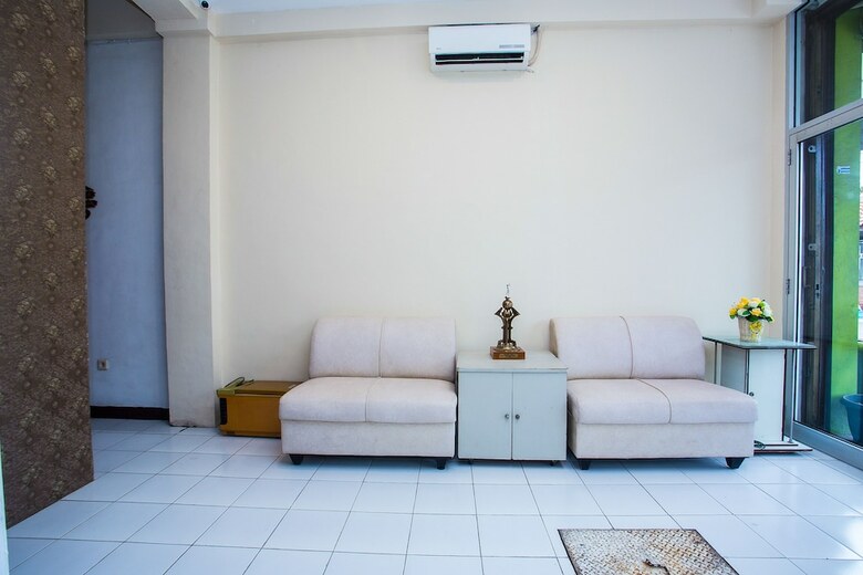 Hostal Capital O 2205 Hotel 3 Intan