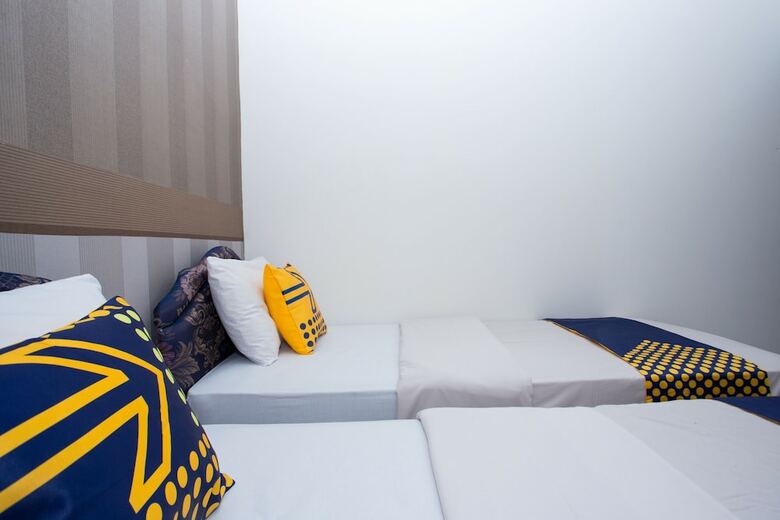 Hostal Capital O 2205 Hotel 3 Intan