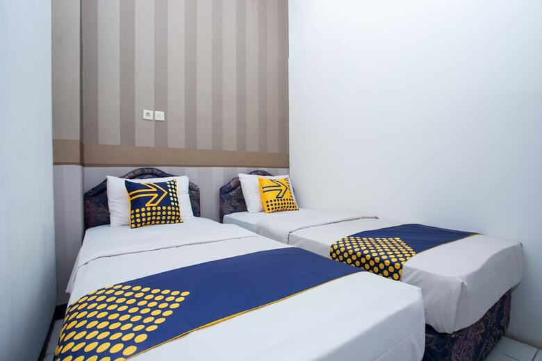 Hostal Capital O 2205 Hotel 3 Intan