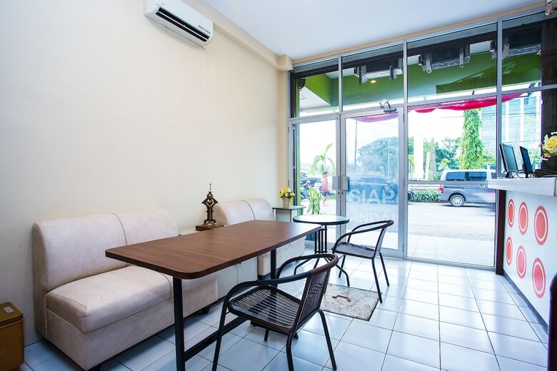 Hostal Capital O 2205 Hotel 3 Intan