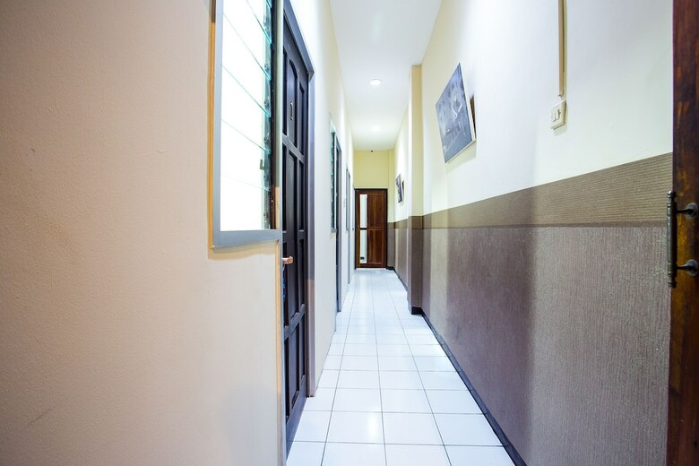 Hostal Capital O 2205 Hotel 3 Intan