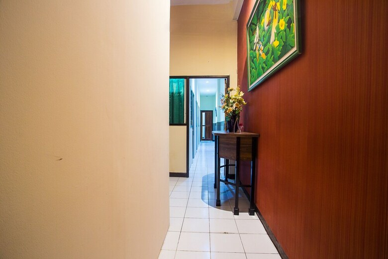 Hostal Capital O 2205 Hotel 3 Intan