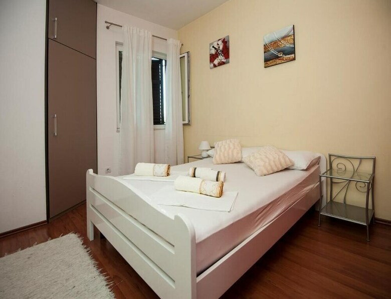 Znjan Beach Apartments
