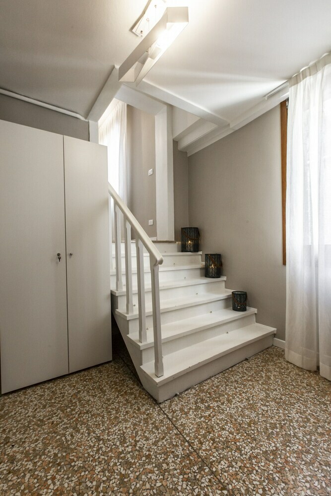 Charming Apartment On The Grand Canal