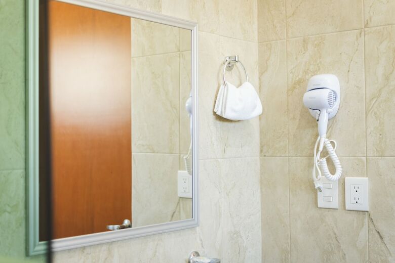 La Lola Hotel & Suites