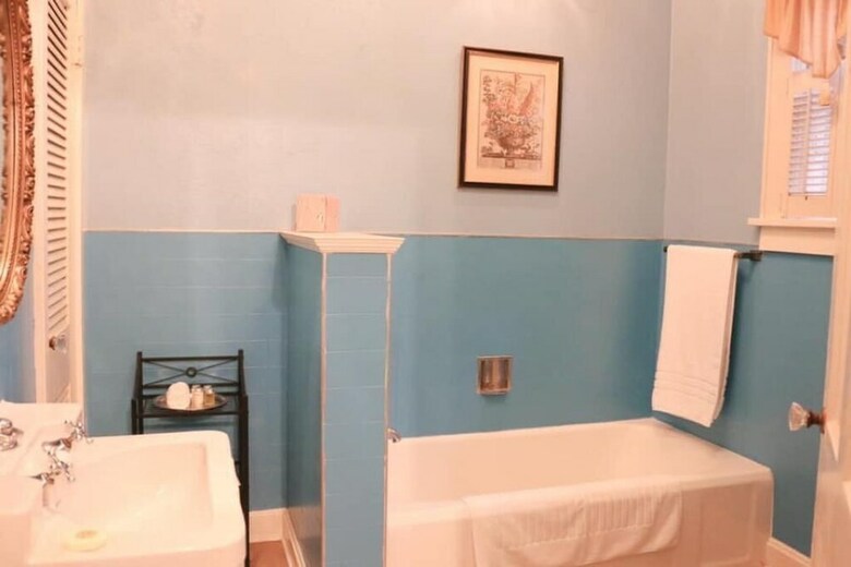 Opus House Bed And Breakfast