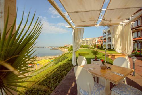Casa Real Apartments