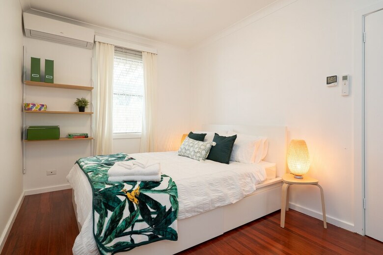 Homely 2 Bedroom Place In Denistone
