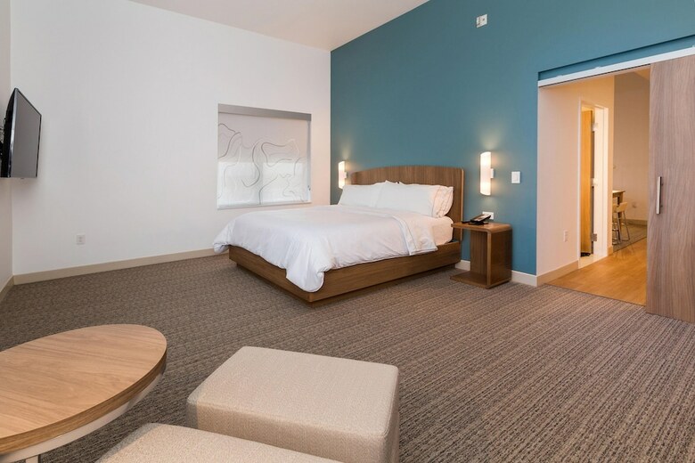 Hotel Element Denver International Airport